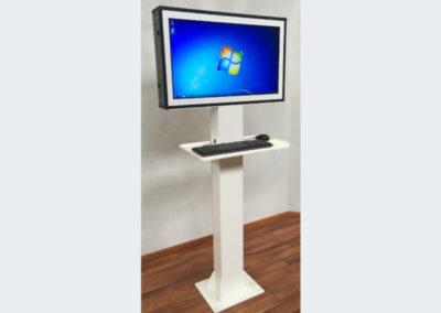 Totem industriale con monitor 32″